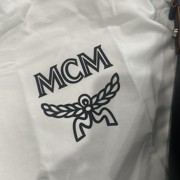 MCM Aren Hobo in Embossed Monogram Leather - Picture 5 of 8